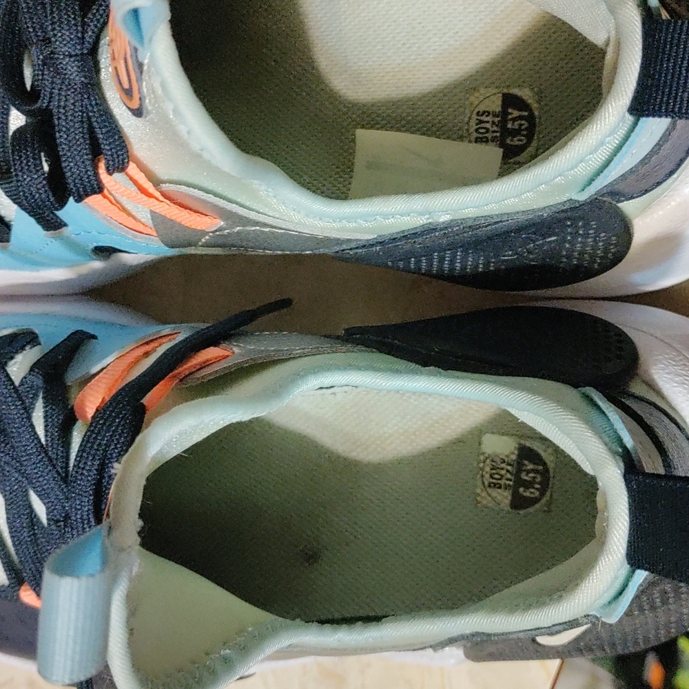 Nike - Picture 3 of 4